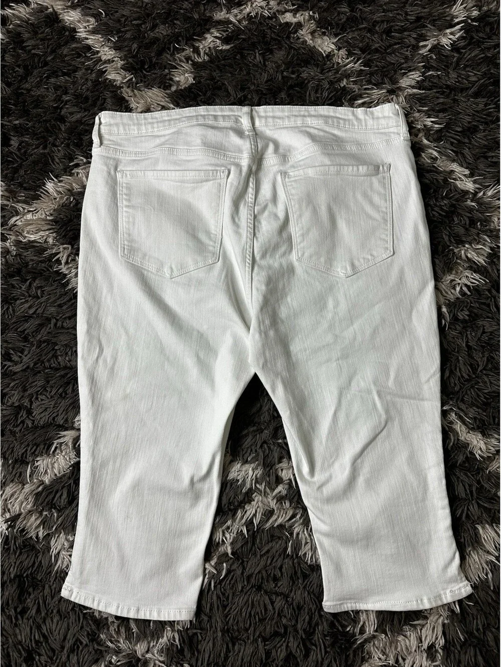 NWT Old Navy Women Size 18 White High Rise Capri Secret Smooth Pockets Denim